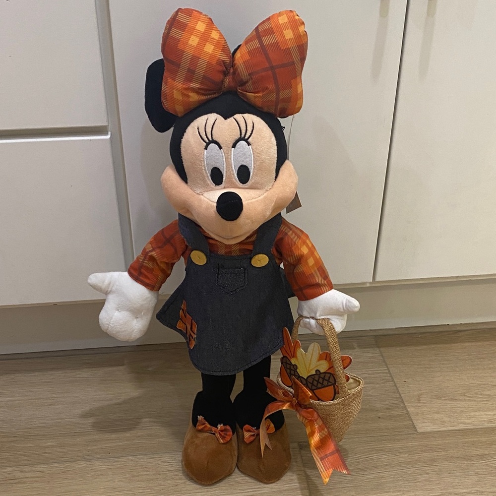 Disney Minnie Mouse Harvest Greeter in Orange and Black Outfit
